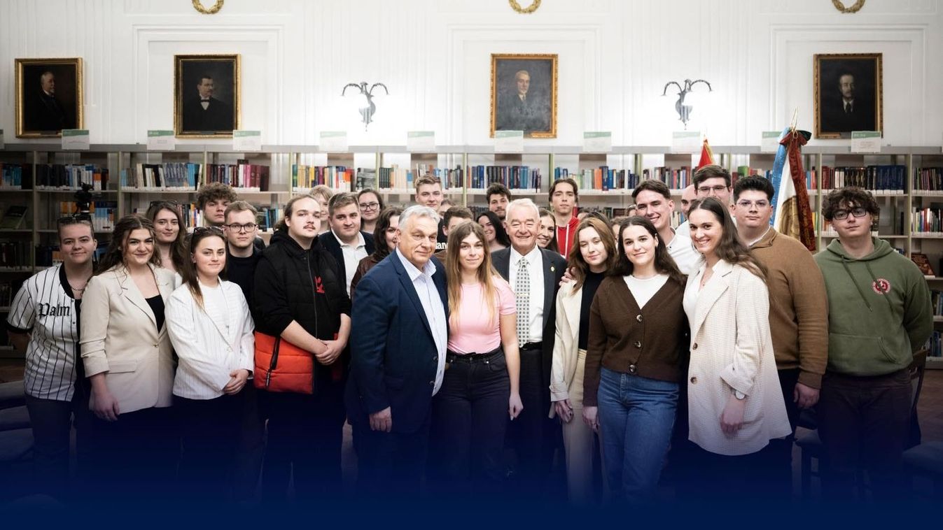A zebrákról is beszélgetett Orbán Viktor az Állatorvostudományi Egyetem hallgatóival