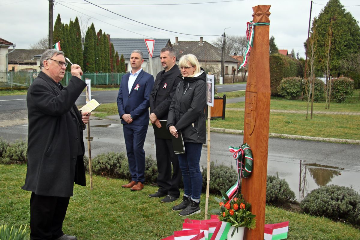 emlékoszlop