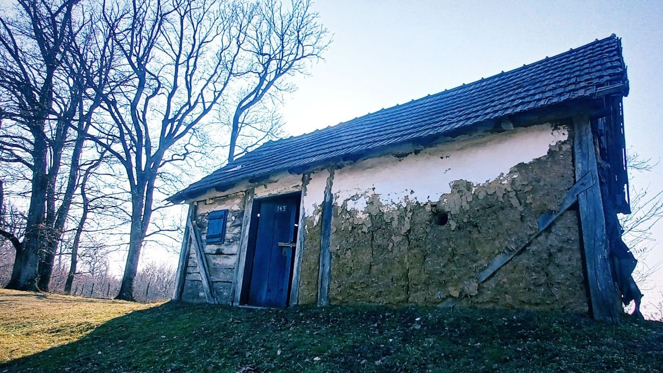 Mi lehet a zalai vályogpince titka?