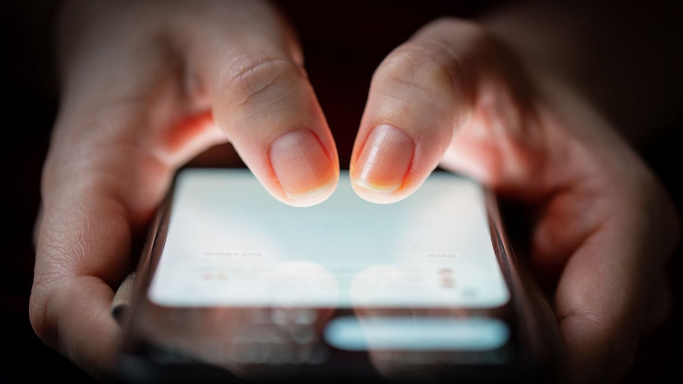 Jelek, amik arra utalhatnak, hogy lehallgatják a mobilod