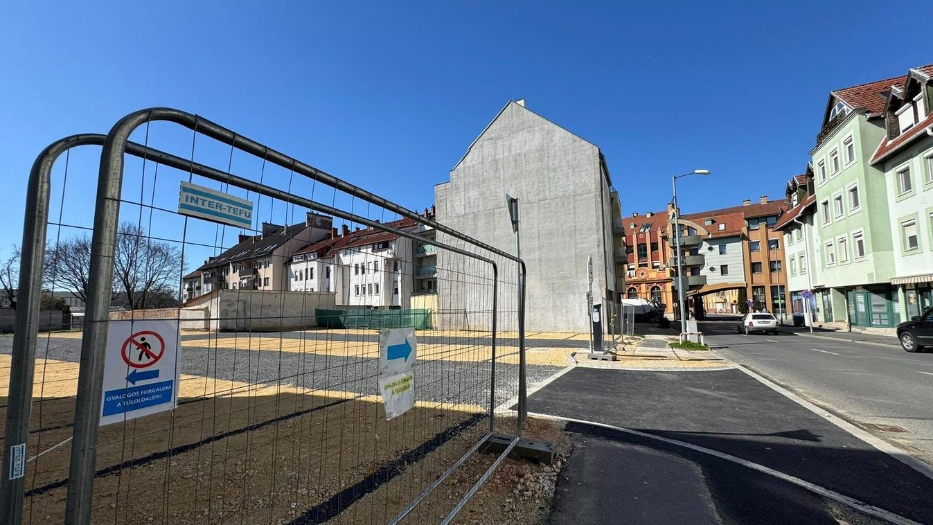 Új parkoló a belvárosban, még ha ideiglenes is