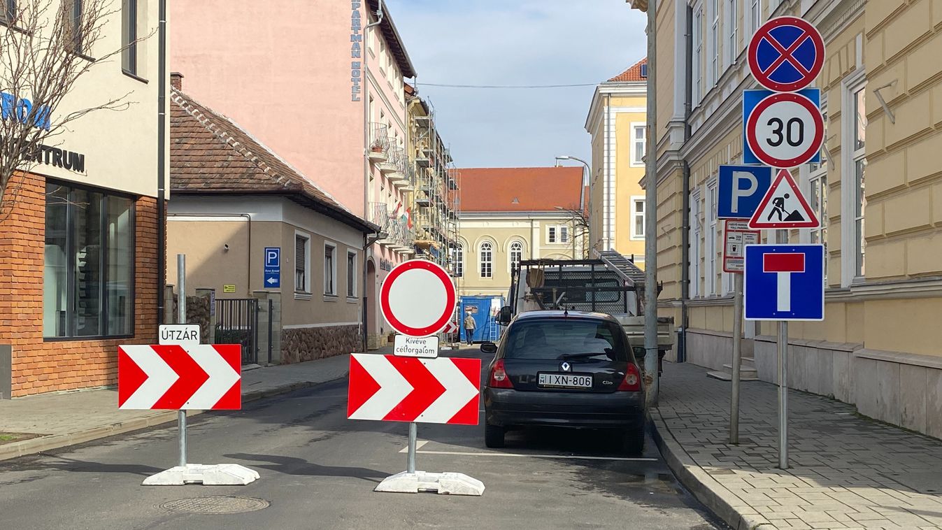 Elterelik a forgalmat a zalaegerszegi Ady utcán