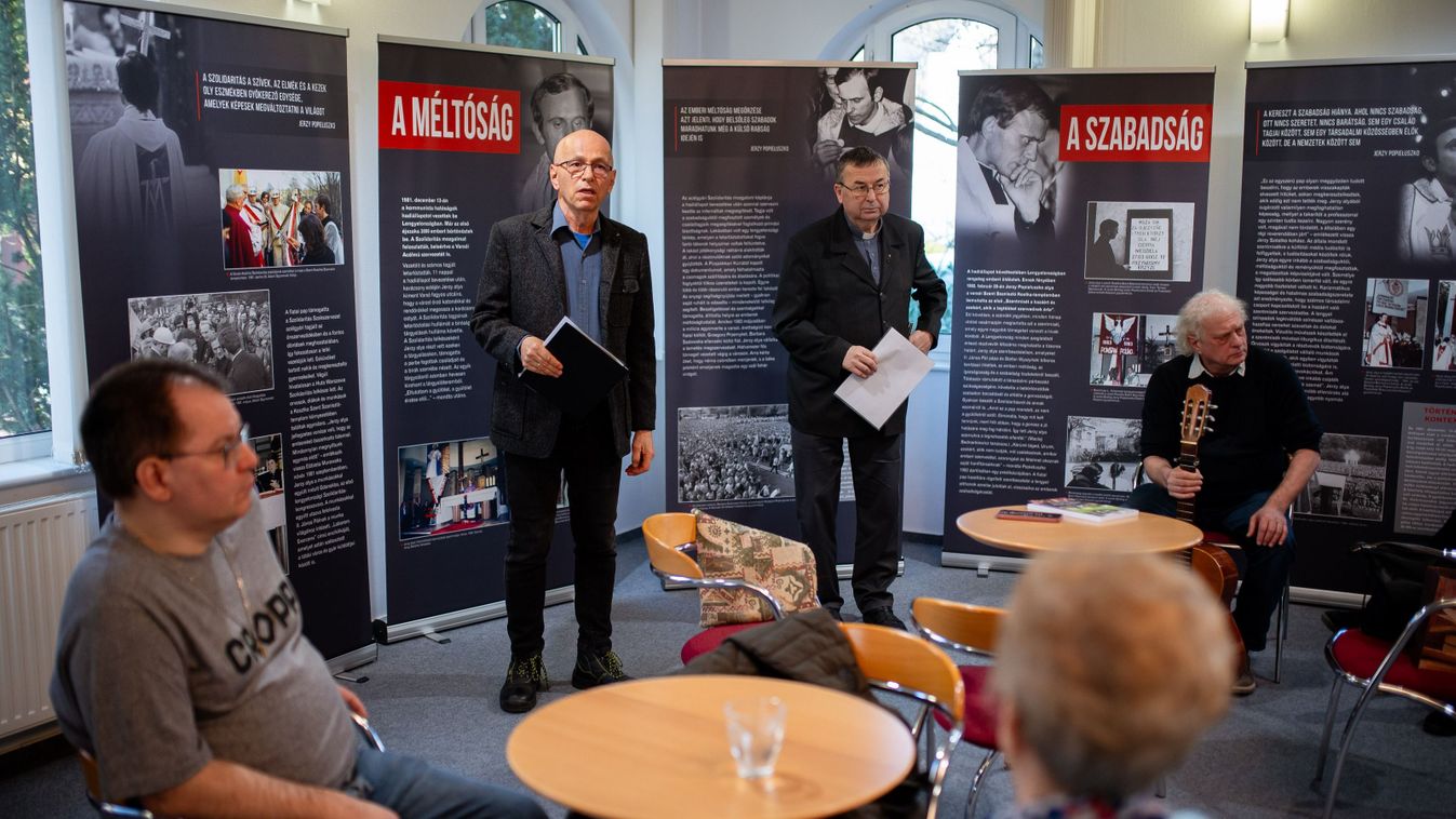 Egy lengyel atya szembeszállt a kommunistákkal