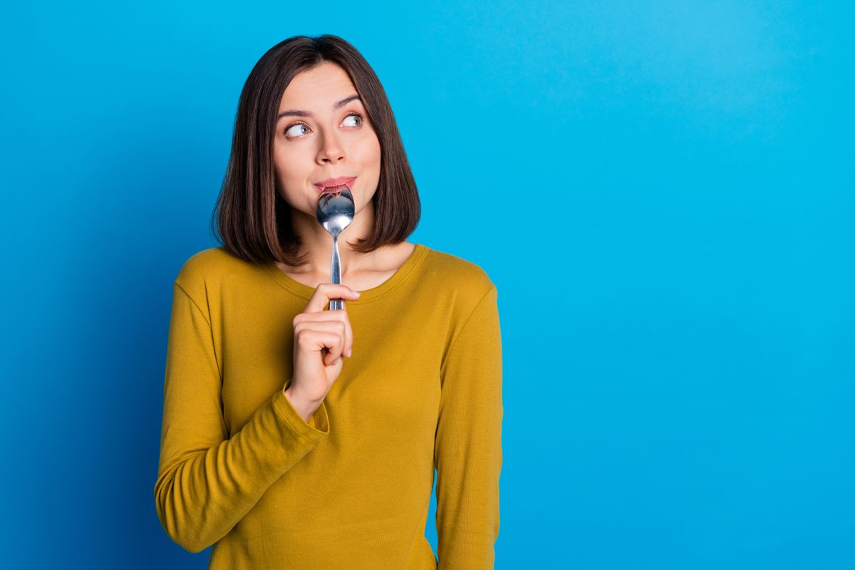 Photo,Of,Cute,Dreamy,Woman,Wear,Shirt,Licking,Spoon,Looking
