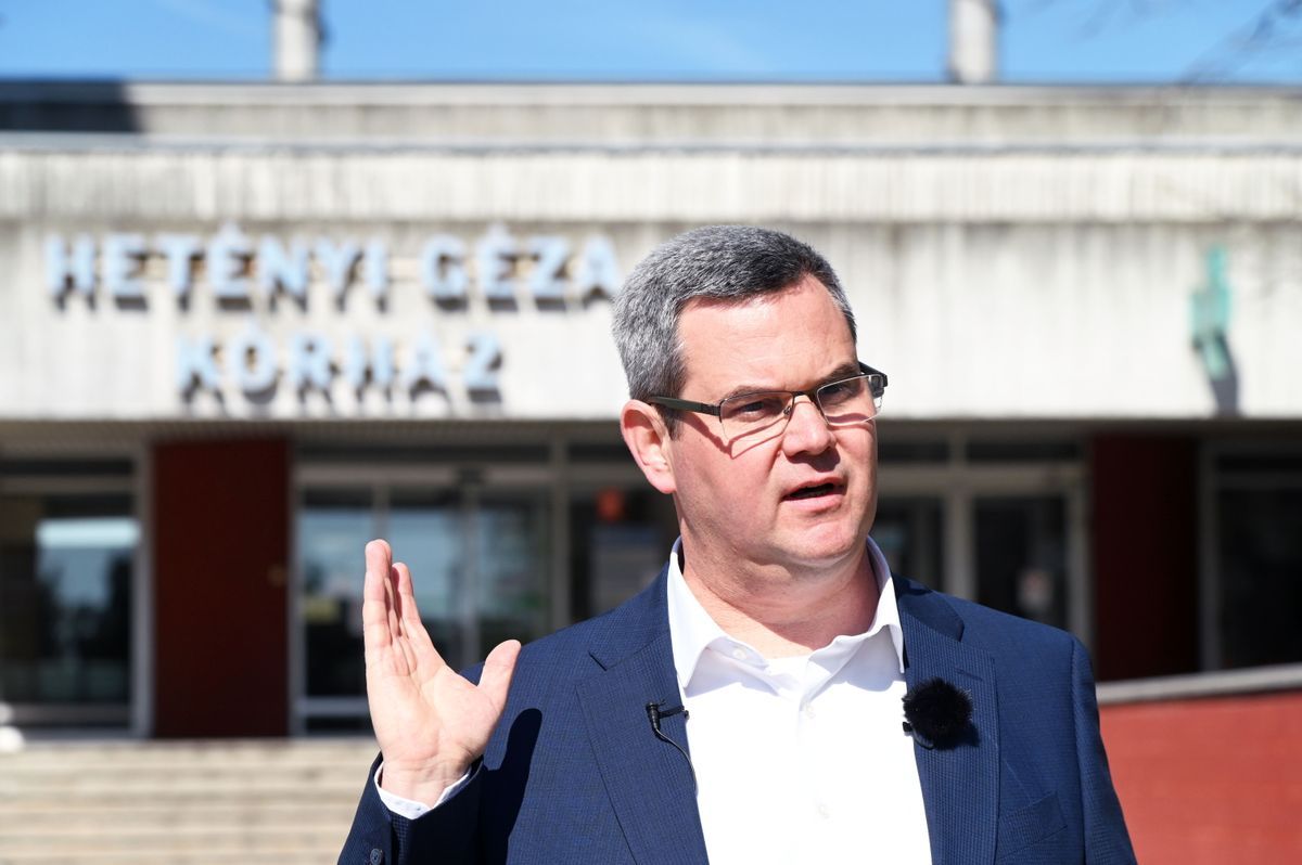 A Brüsszelben visszatartott pénzek miatt elmaradt kórházfejlesztéseket közösségi oldalán publikálta Takács Péter államtitkár
