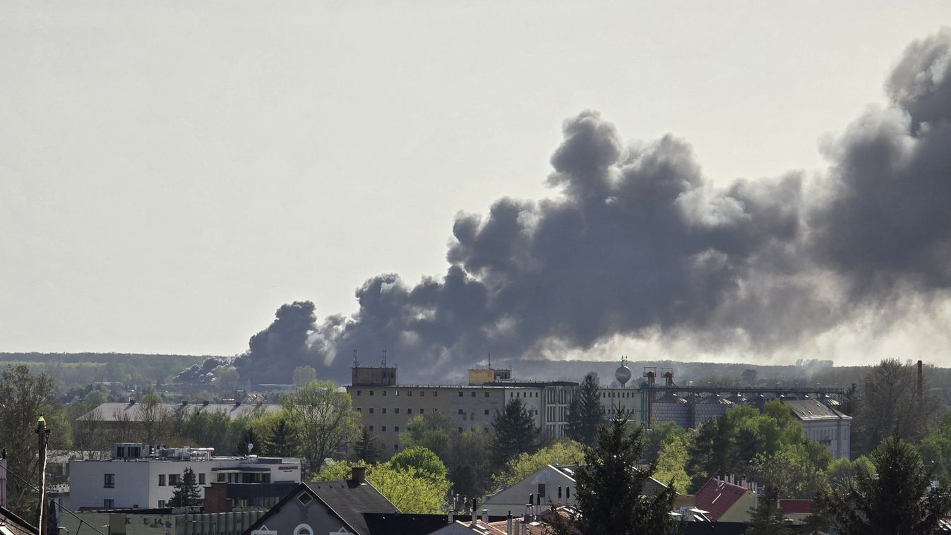 Kigyulladt egy csarnok Nagykanizsán - cikkünk fotókkal és videóval frissült!