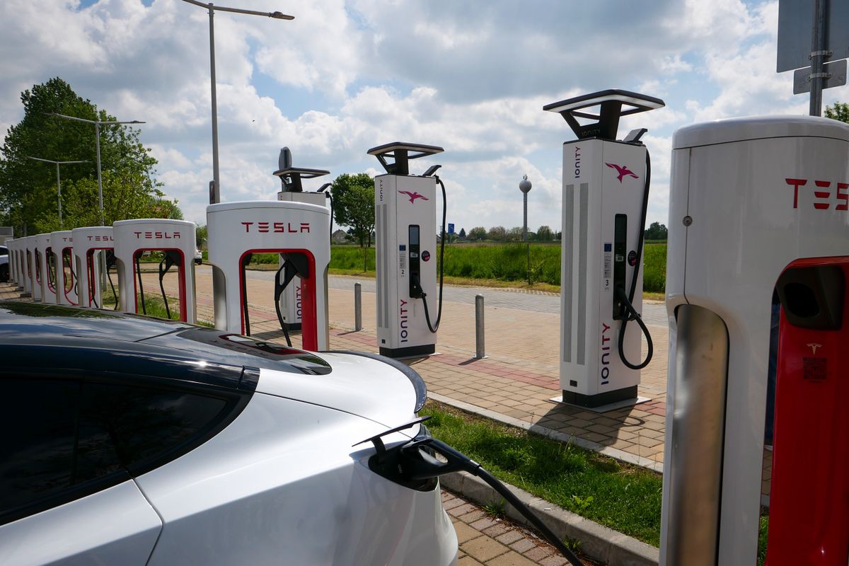 elektromos töltőállomás