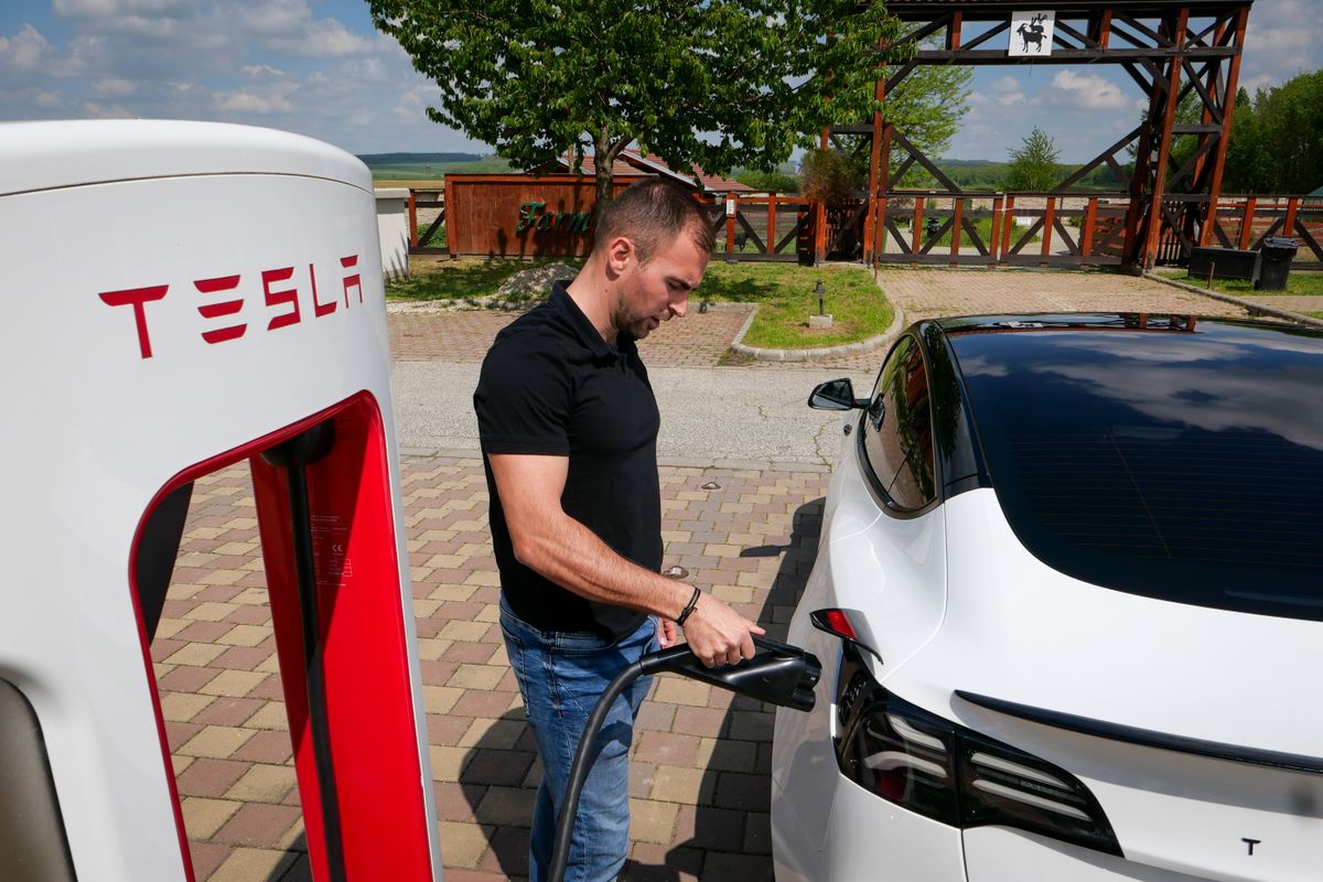 elektromos töltőállomás