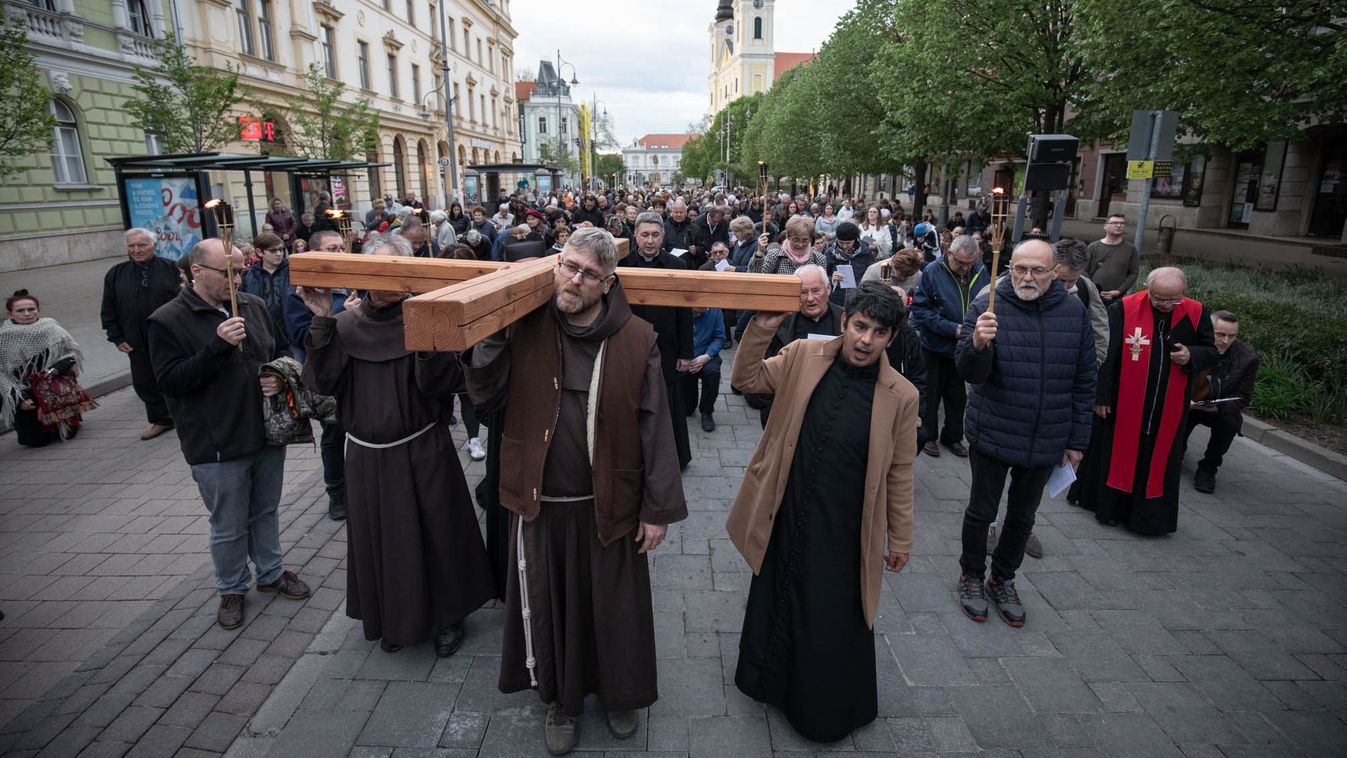 Elbotlunk, de felállhatunk, ha elég erősek vagyunk (galéria, videó)
