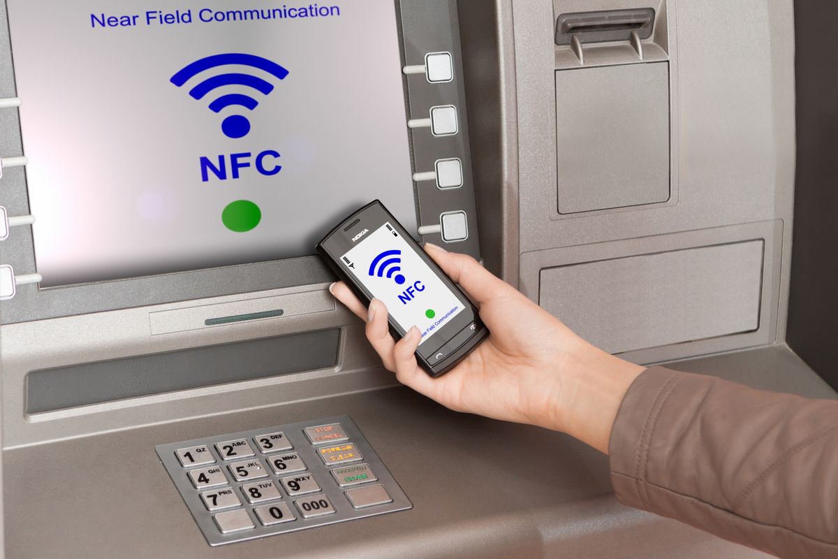 Bankkártya helyett egyre többen használják az NFC alkalmazást készpénzfelvételre. Vajon elbúcsúztatja a fizikai bankkártyát?