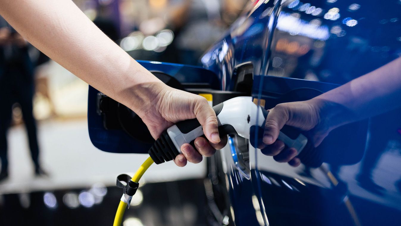 Zöldforradalom a Balaton partján: robbanásszerűen nő az elektromos töltők száma Zala vármegyében (árakkal)