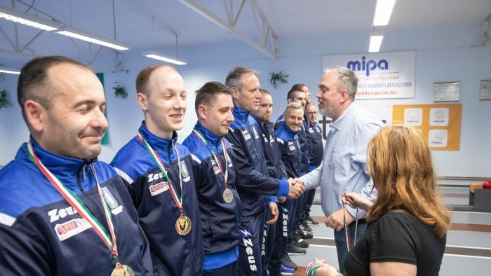 A bajnok ZTK-FMVas csapatát köszöntötték