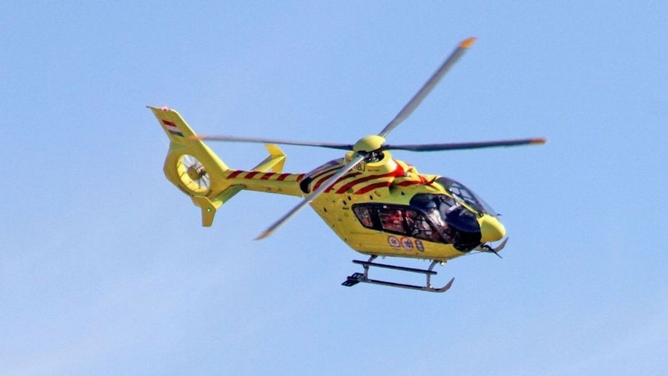 Újabb vasúti tragédia történt: miközben tolta a motorját, halálra gázolta a vonat