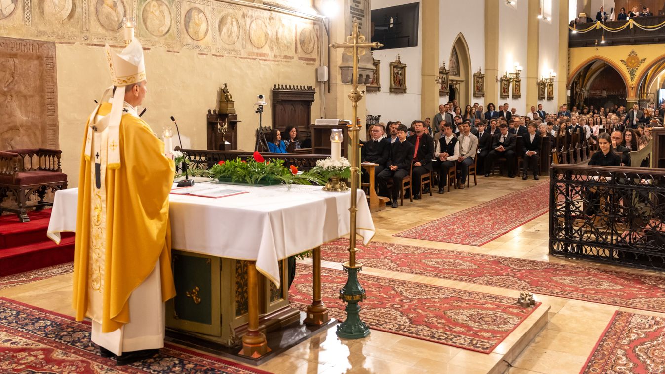 „Ismerem enyéimet” – bérmálás a Jó Pásztor vasárnapján Keszthelyen (galéria)