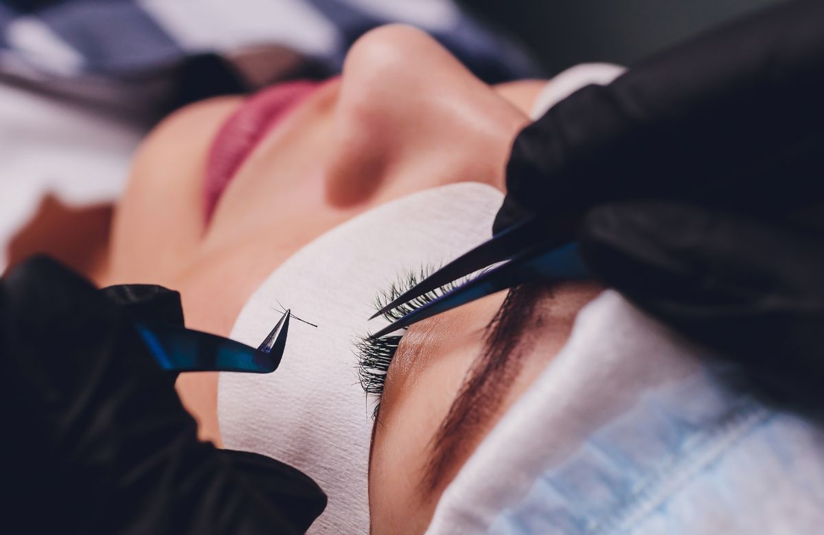 Eyelash,Extension,Procedure.,Close,Up,View,Of,Female,Eye,With
