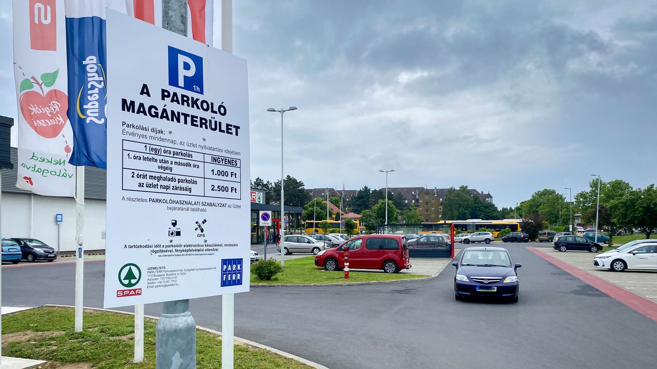 Sokkoló felfedezés! Fizetni kell a parkolásért egy zalai szupermarket előtt