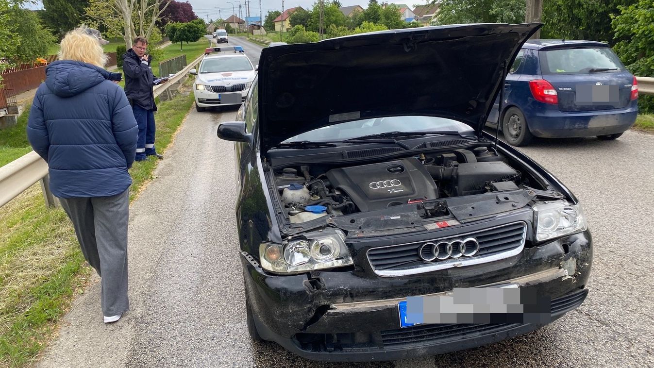 Összeütközött három autó a 76-os főúton Zalában – helyszíni fotókkal
