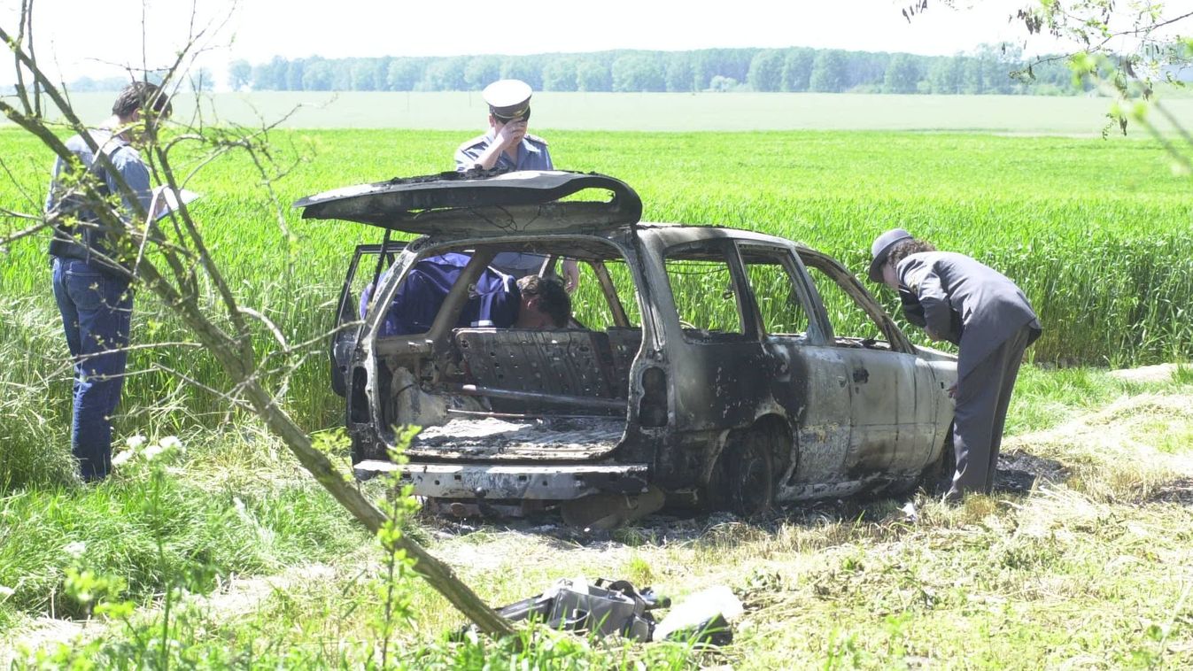 Fekete szalag a taxikon – három lövéssel ölték meg a 30 éves taxisofőrt (galéria)