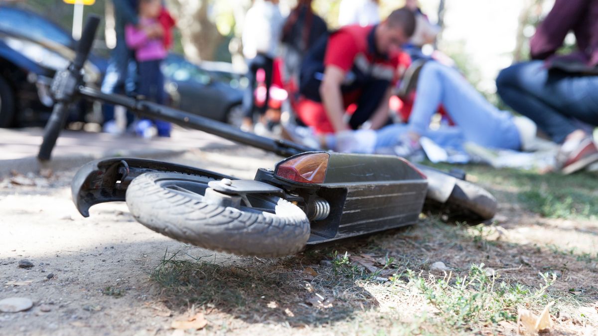 Rolleren menekült a rendőrök elől a fiú, halállal végződött az igazoltatás