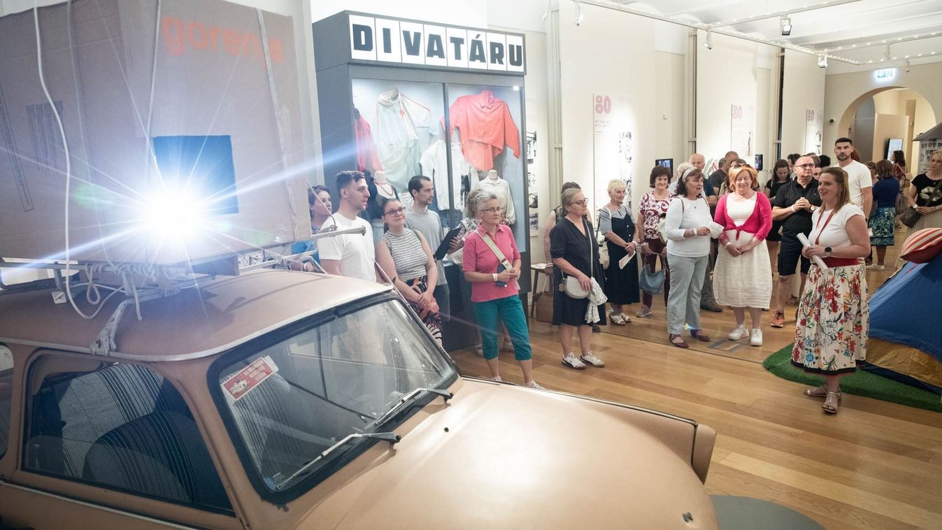 Kinyílt a börtöncella ajtaja ezen az éjszakán - sorban álltak az érdeklődők (galéria, videó)