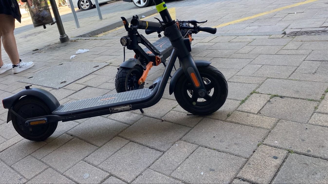 Elgázoltak egy rollerrel közlekedő férfit a zalai város központjában (galéria)
