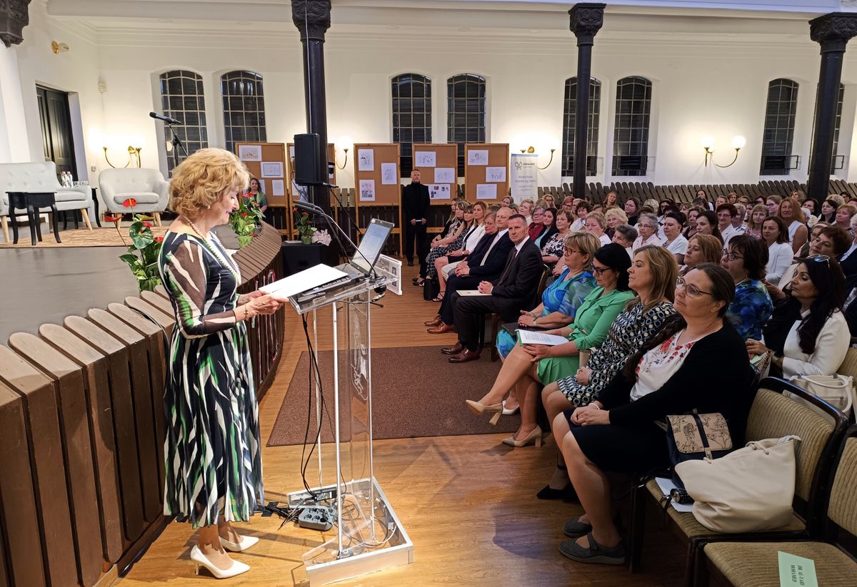 Dr. Sifter Rózsa főispán a Védőnői Szolgálatát létrejöttét és tevékenységét méltatta az ünnepségen