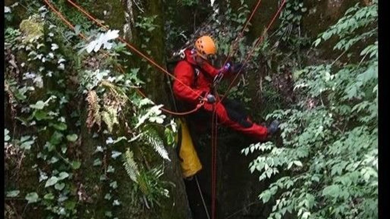 Hihetetlen, mire bukkantak az aggteleki barlangban – 60 méter mélyről kellett kiemelni a veszélyes eszközt