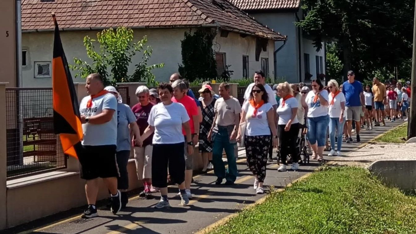 Sétával bontották le az előítéleteket