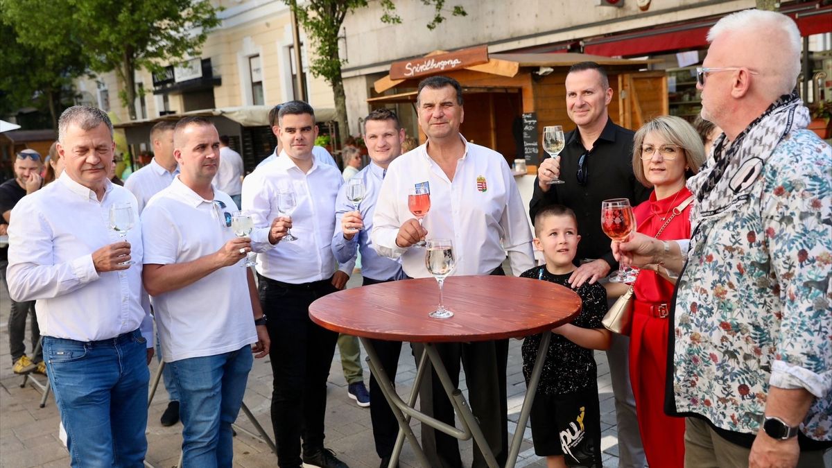 Eljött az öröm s a szórakozás ideje! Itt minden sarkon történik valami (galéria)