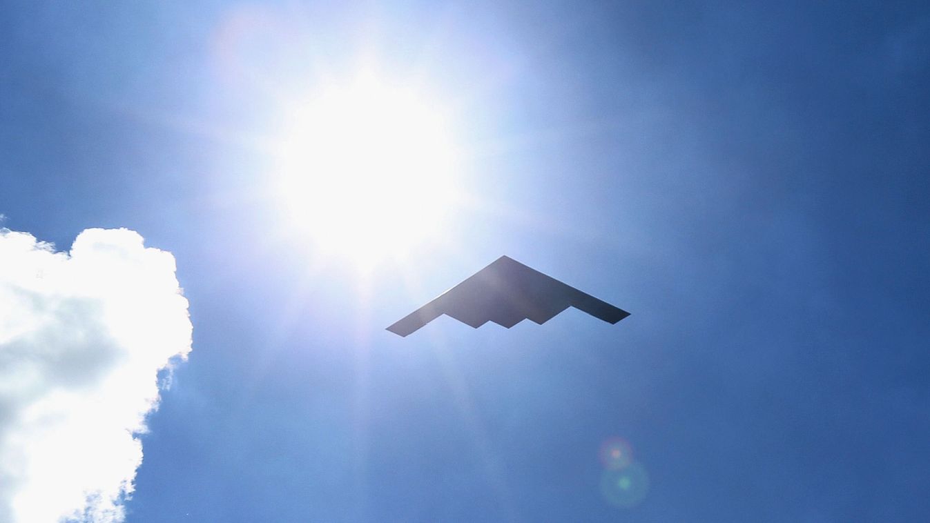 Hogyan támadta meg az amerikai Bunker Buster bomba Irán hegy alatti nukleáris létesítményét?