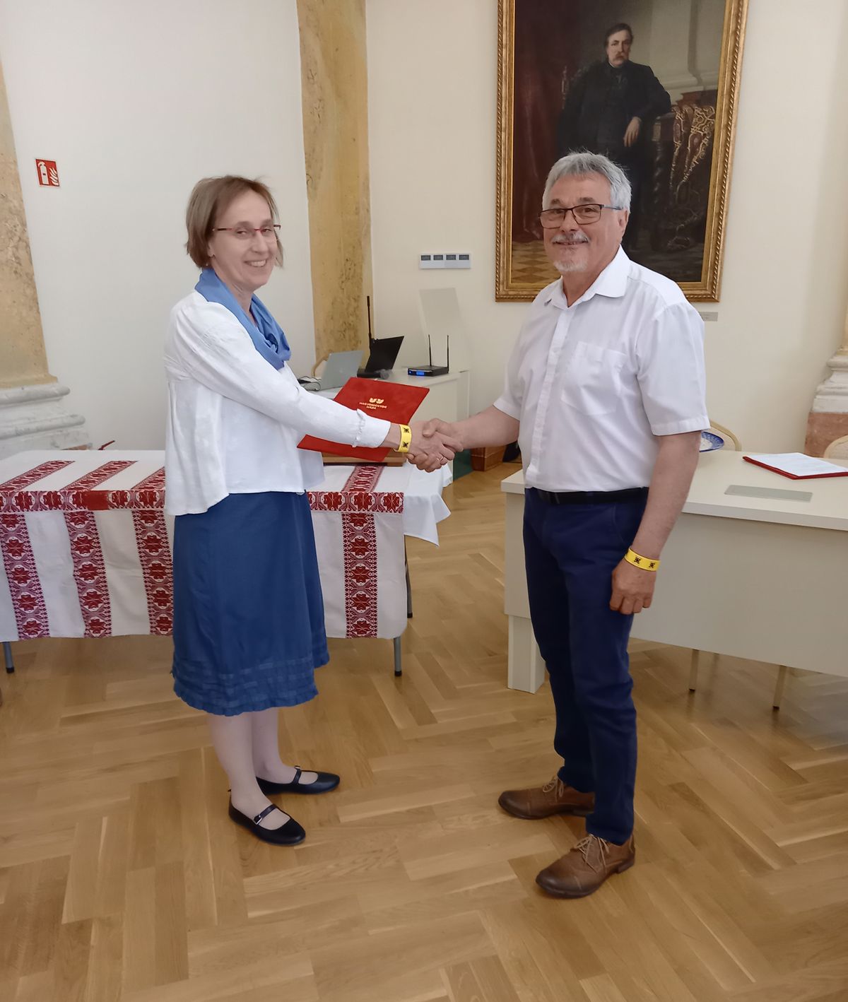 Balogh Mihály átveszi a különdíjat