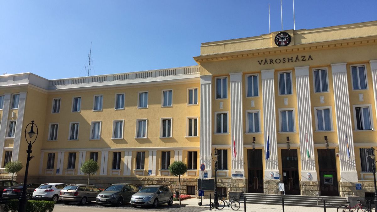 Drónnal kukkolta a szomszédokat, s amit látott, az rossz útra vitte