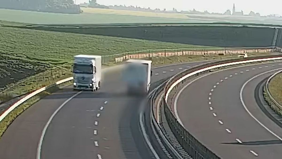 Ez megtörtént! Sokkoló videó járművekről, amik forgalommal szemben hajtanak a sztrádán