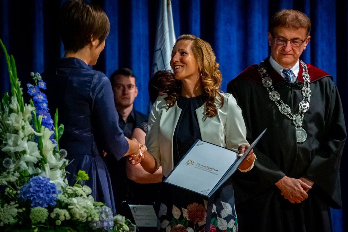 diplomaátadó