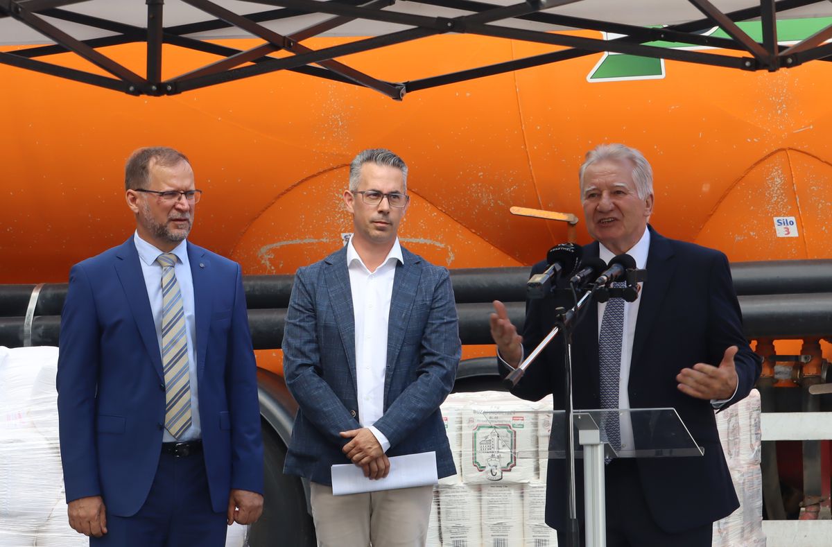 Jakab István az összefogást méltatta, amelyből, mint mondta, csodálatos mozgalom nőtt ki a Kárpát-medencében.