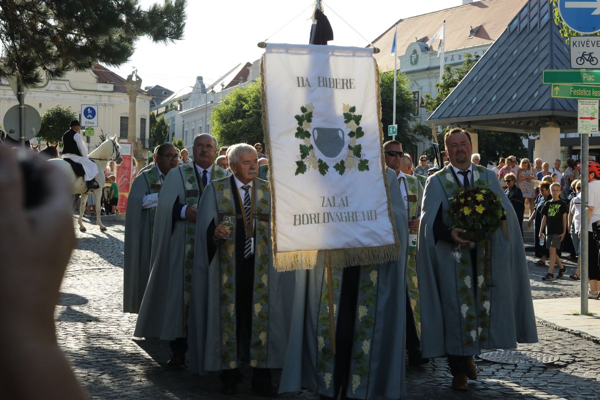Megnyílt a 33. Zalai Borcégér Keszthelyi Borünnep
