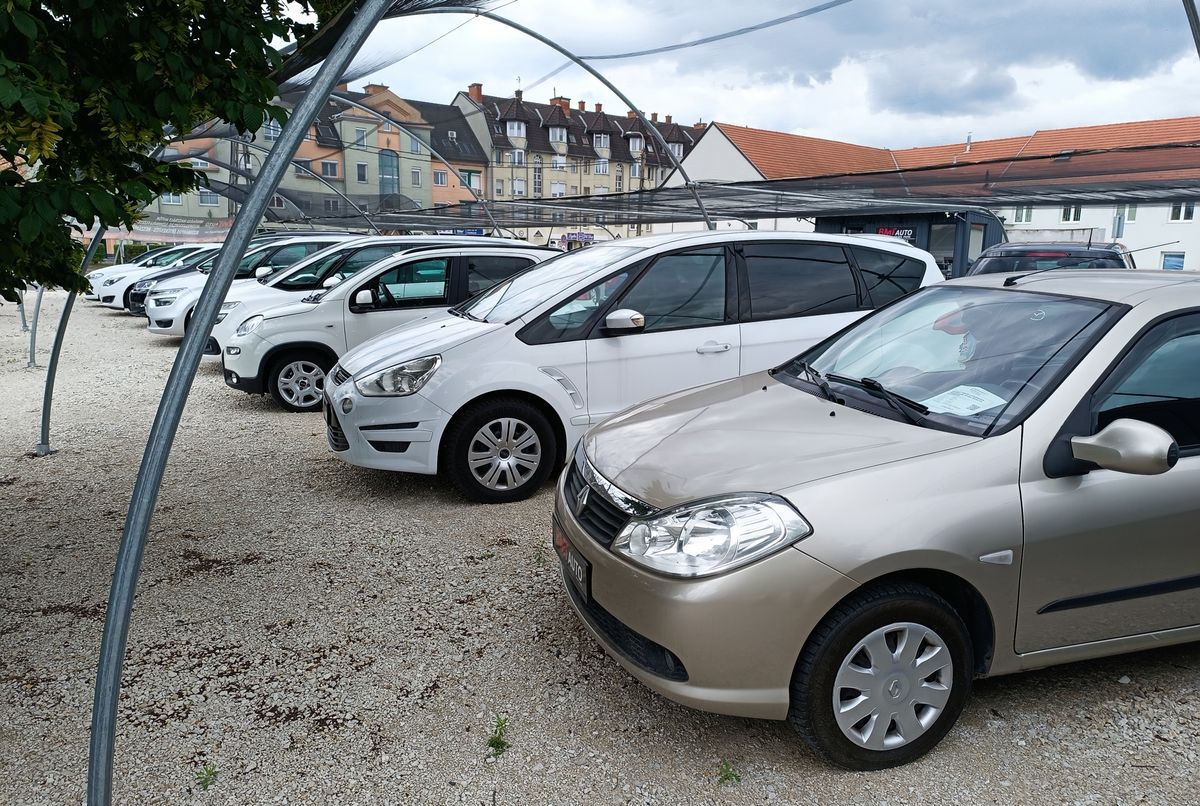 Használtautó-piac. Nem a Volkswagen a legnépszerűbb, a zalaegerszegi BMT Autókereskedésben sokféle márka található meg.
