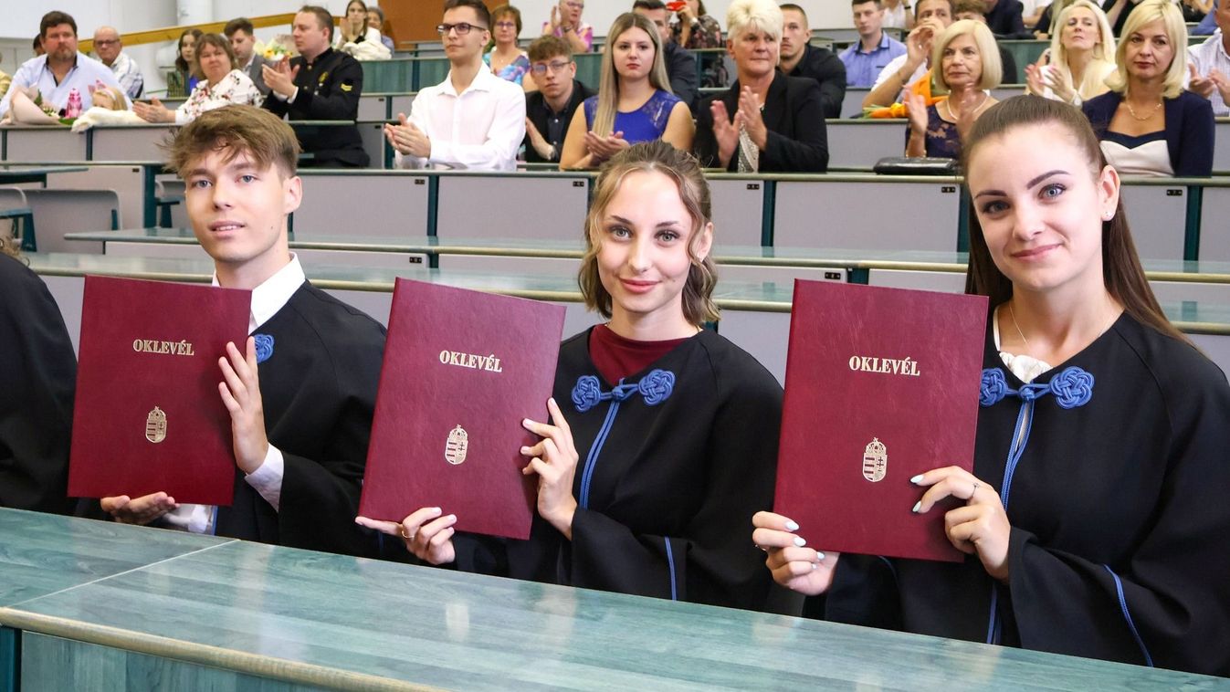 Diplomaátadó Zalaegerszegen, fotókon mutatjuk a boldog végzősöket! (galéria)