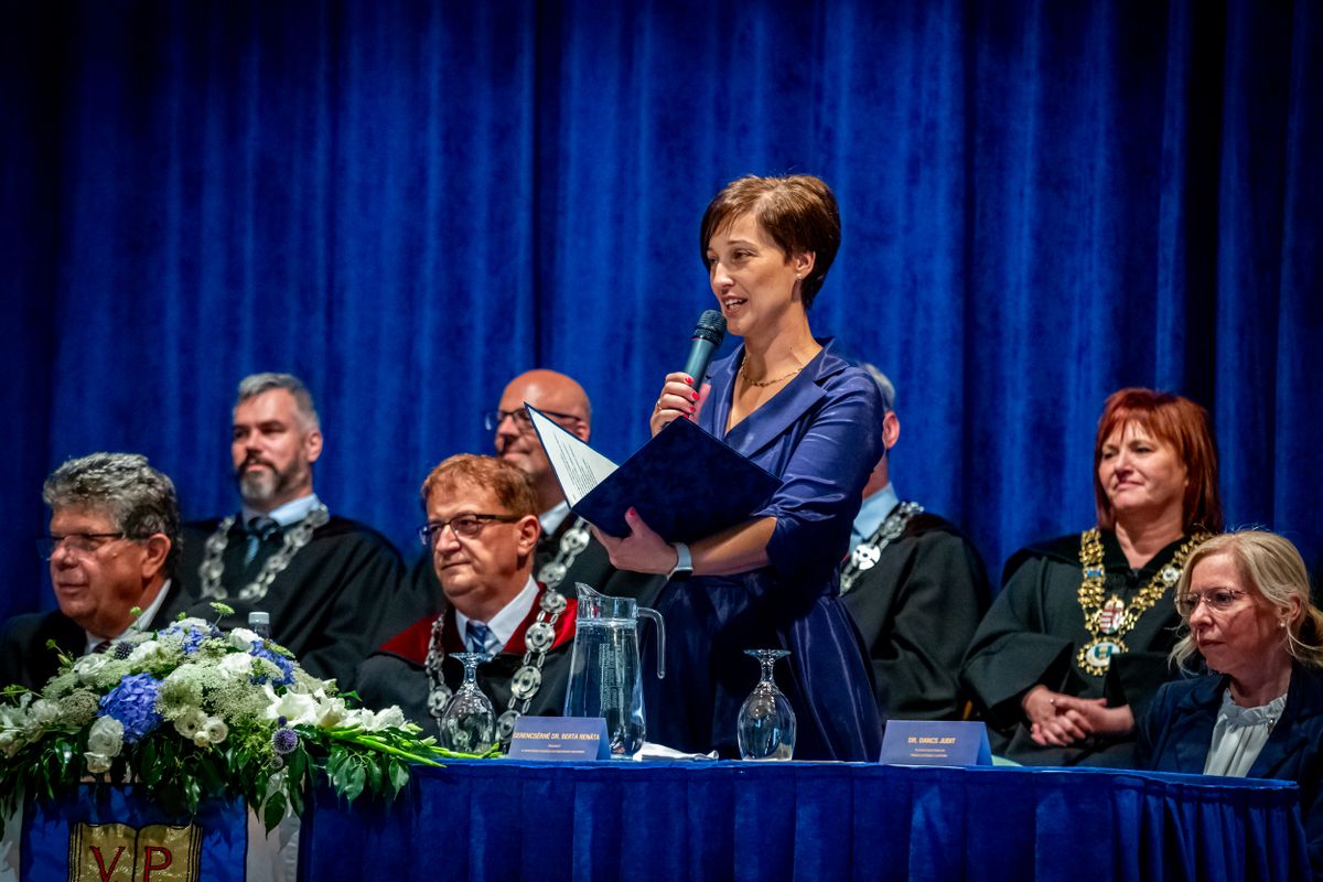 diplomaátadó