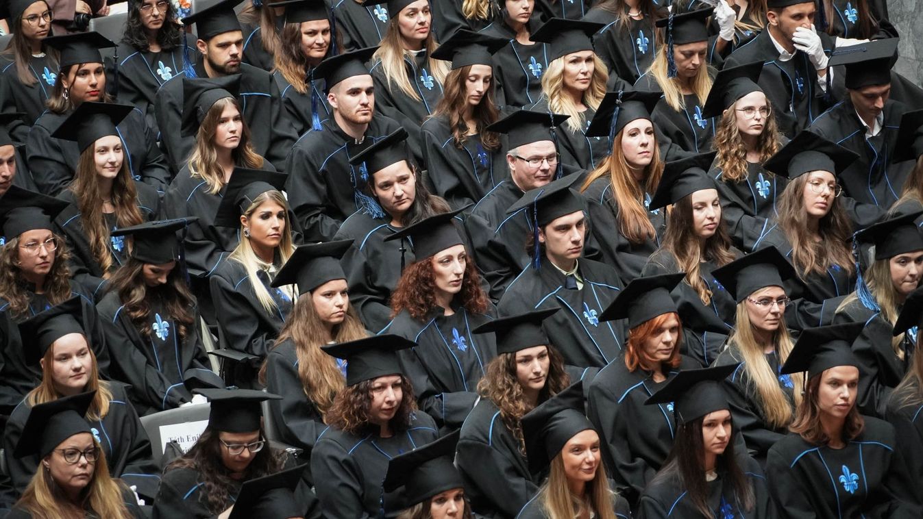 Zalai diákok is ünnepeltek a Pécsi Tudományegyetem diplomaosztóján – közel háromszáz hallgató vehette át oklevelét (galéria, videó)
