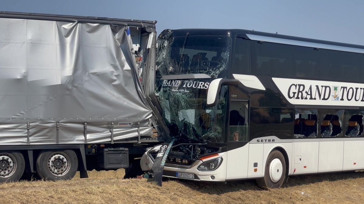Kaposvári végzős diákok utaztak azon a buszon, amely balesetet szenvedett Szerbiában, többen kórházba kerültek