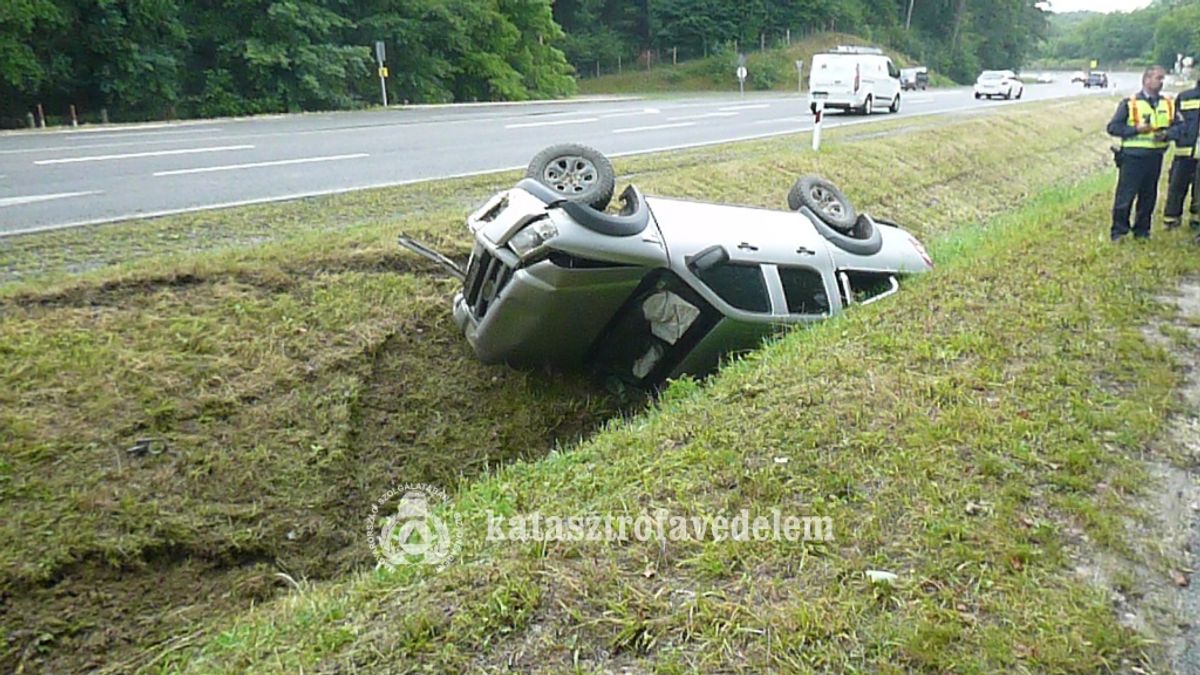 Újabb baleset történt Zalaegerszegen - Újabb autó hajtott az árokba