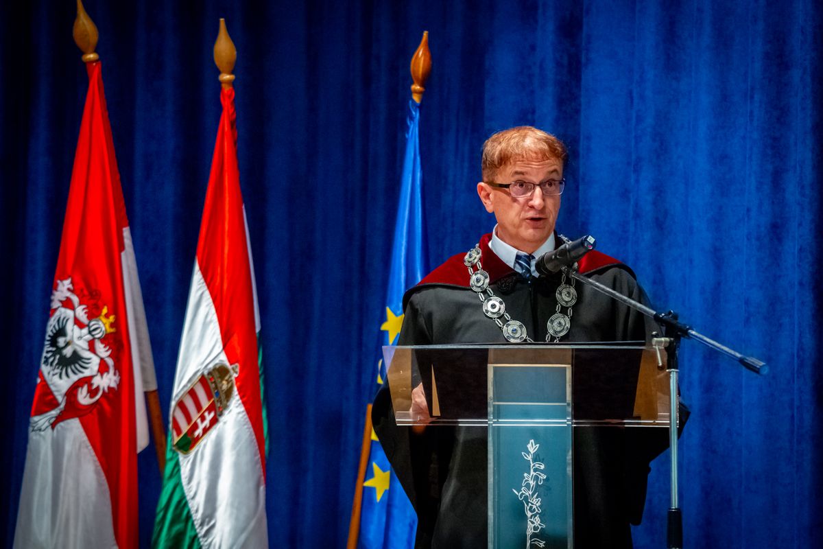 diplomaátadó
