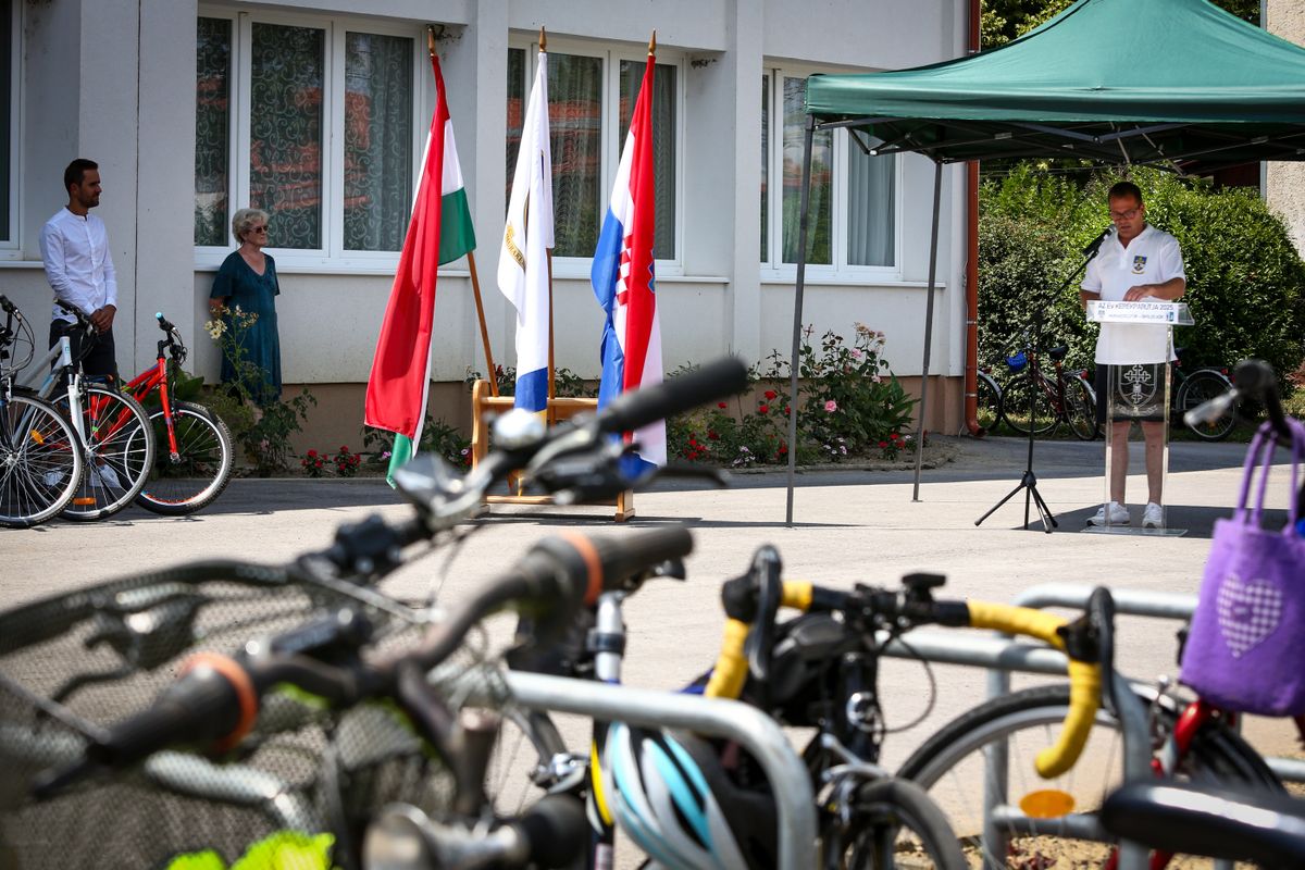 év kerékpárútja