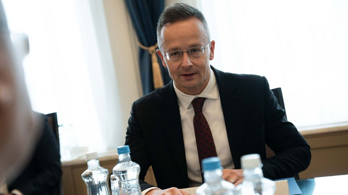 Szijjártó Péter: a kormány Magyar Péter brüsszeli pártjával szemben is megvédi a rezsicsökkentést