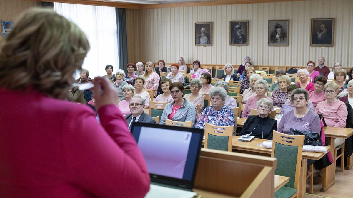Rózsaszín szalagokkal és lufikkal irányították a figyelmet a korai felismerés és a rendszeres szűrés fontosságára (galéria, videó)
