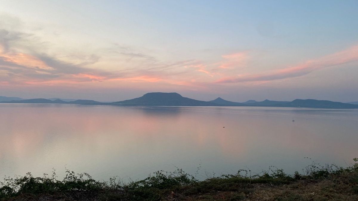 Jó lesz odafigyelni - komplett gyógyszertár úszik a Balatonban