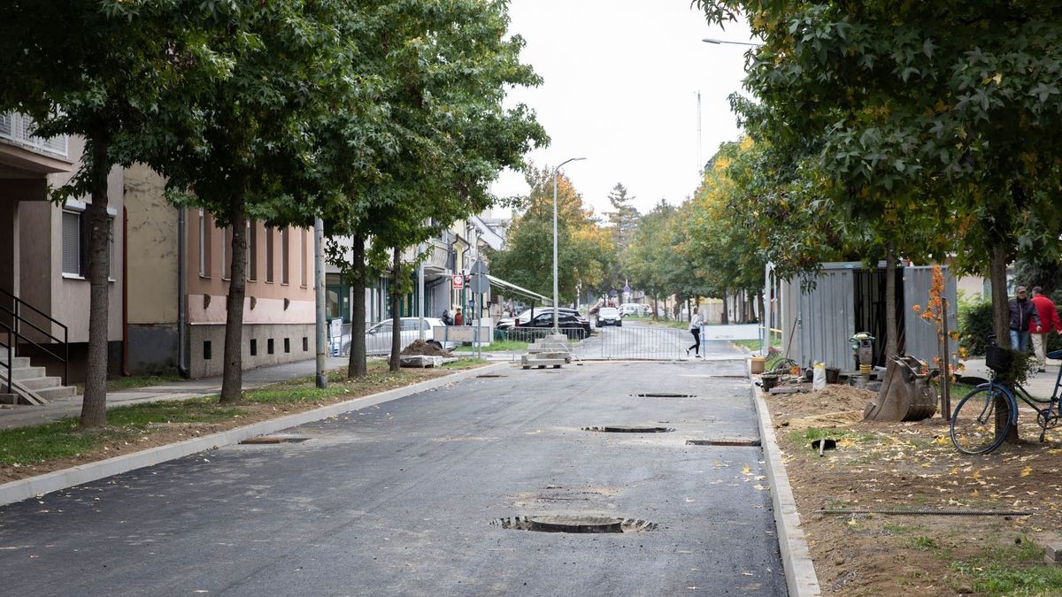 Nemsokára új zebrán lépkedhetünk – a szennyvízrendszer már elkészült (galéria)