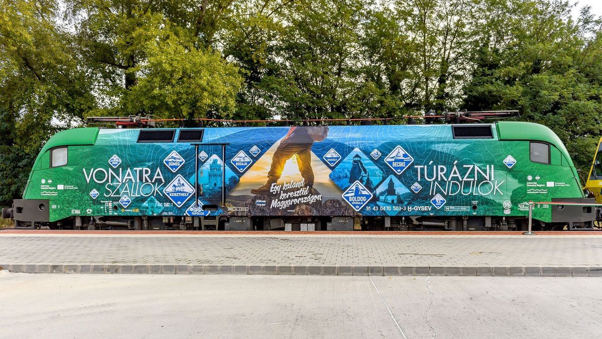 Túrázni – vonattal? A Nyugat-Dunántúlon most már ez sem lehetetlen, ráadásul Keszthelyt is megidézi a kocsi