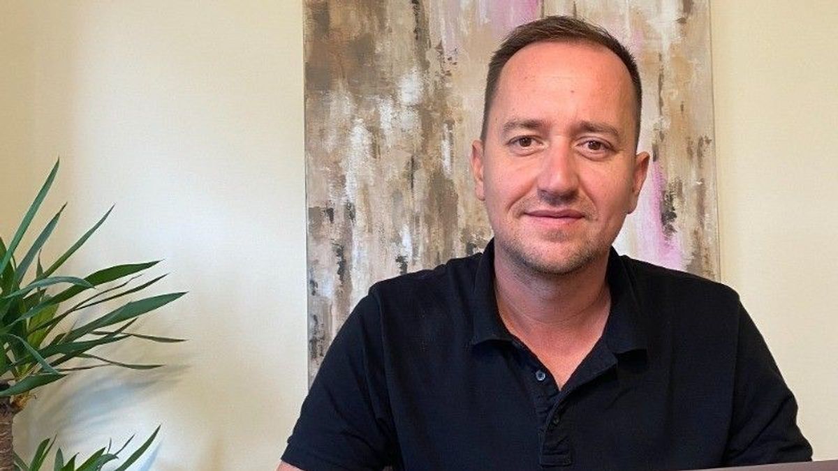 Leleplezték a „testbeszédszakértőt”: kiderült, ki áll az áltudományos fejtegetések mögött